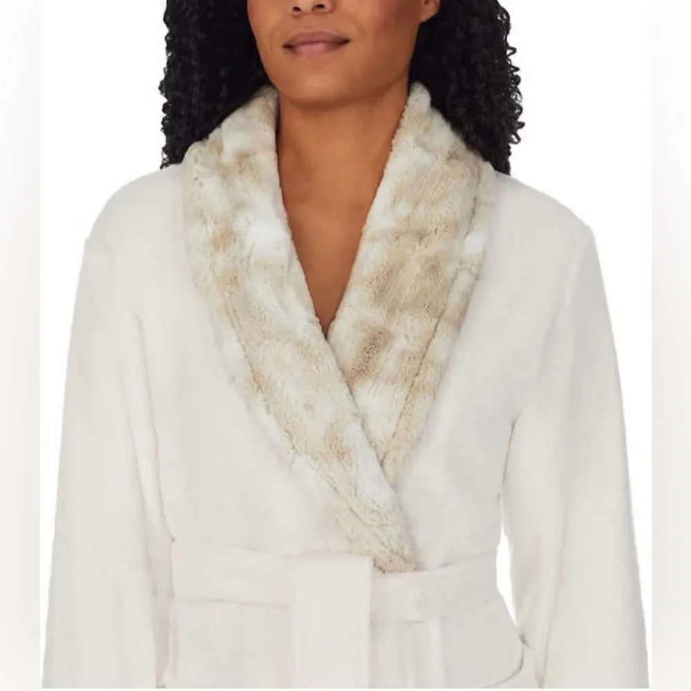 Carol Hochman Ivory Plush Robe - L